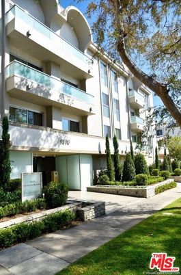 Exterior, Facade, Condo Building