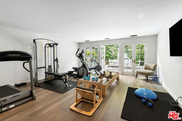 Fitness Equipment, Interior, Recessed Lighting, Wood Texture Flooring