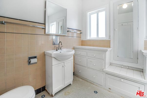Bathroom, Interior, Tile Countertops