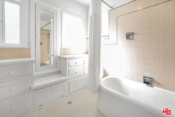Bathroom, Interior, Tile Countertops