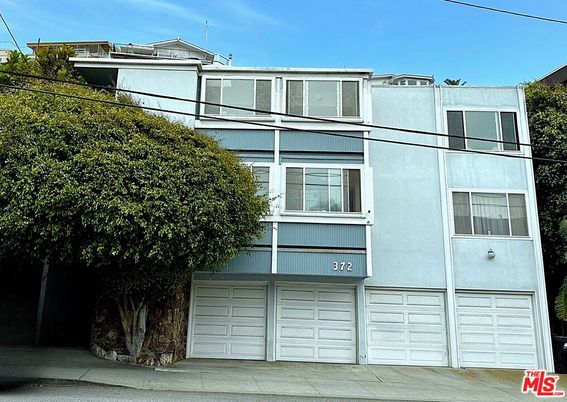 Attached, Exterior, Facade, Rowhouse
