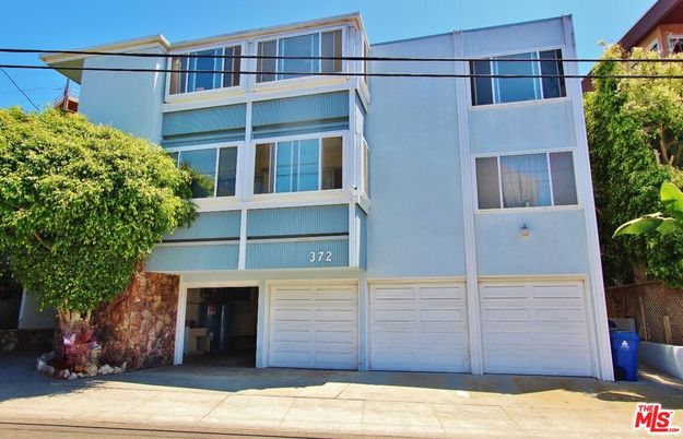 Attached, Exterior, Facade, Modern