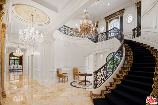 Chandelier, Interior