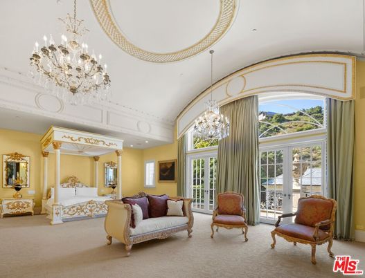 Chandelier, Interior, Living room, Recessed Lighting