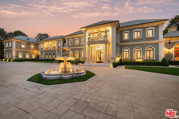 Backyard, Exterior, Facade, French Provincial