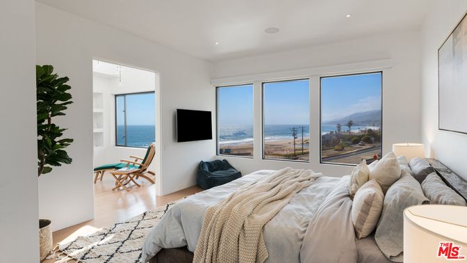 Bedroom, Interior, Recessed Lighting, Water, Wood Texture Flooring