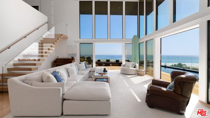 Interior, Living room, Water