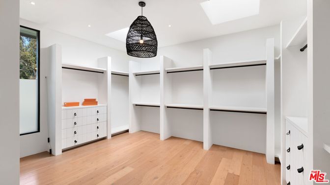 Interior, Pendant Lights, Recessed Lighting, Walk-in Closets, Wood Texture Flooring