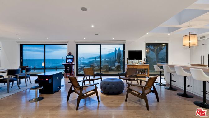 Dining room, Interior, Pendant Lights, Recessed Lighting, Water, Wood Texture Flooring