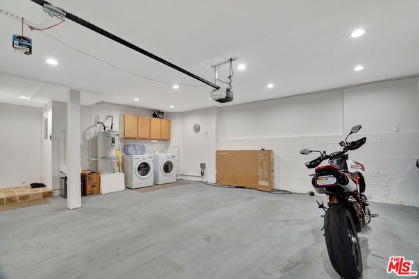 Garage, Interior, Recessed Lighting, Washer