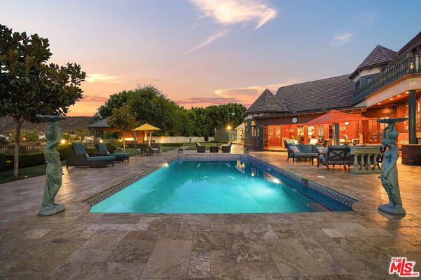 Exterior, Pool
