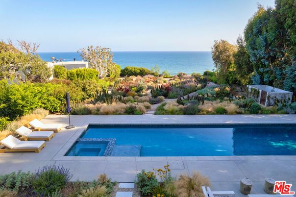 Exterior, Pool, Water
