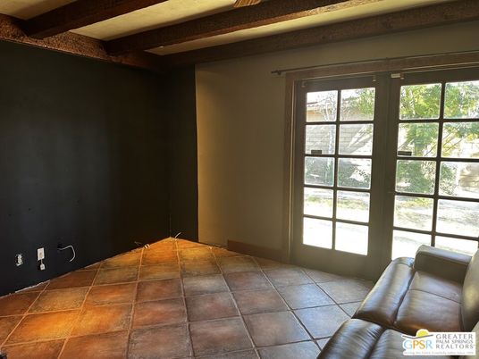 Empty room, Interior, Wooden Beams