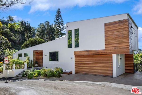 Attached, Exterior, Facade, Modern
