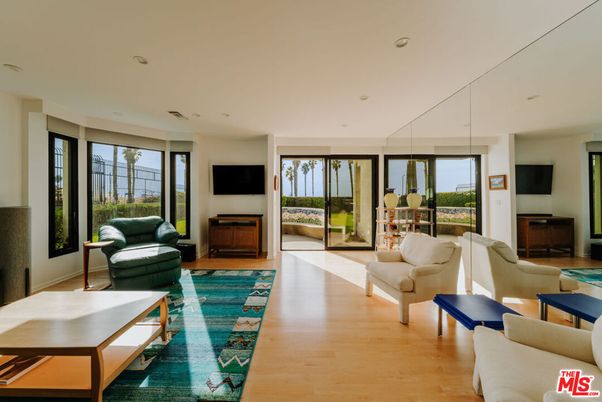 Dining room, Interior, Living room, Pendant Lights, Recessed Lighting, Wood Texture Flooring
