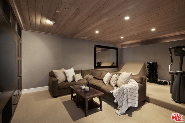 Fitness Equipment, Interior, Living room, Recessed Lighting, Wooden Ceilings