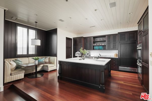 Interior, Kitchen, Living room, Pendant Lights, Recessed Lighting, Stainless Steel Appliances, Wood Texture Flooring