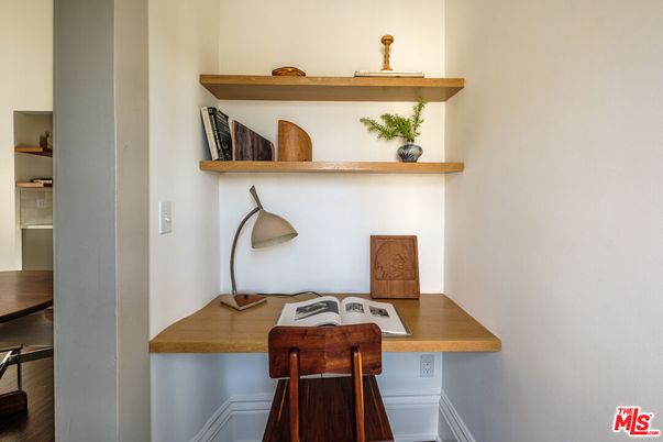 Home Office, Interior