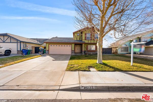 Attached, Exterior, Facade, Ranch