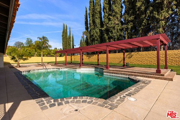 Exterior, Pool
