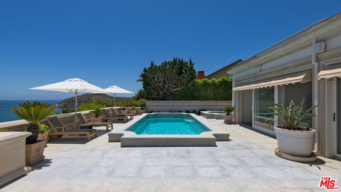 Exterior, Pool, Water