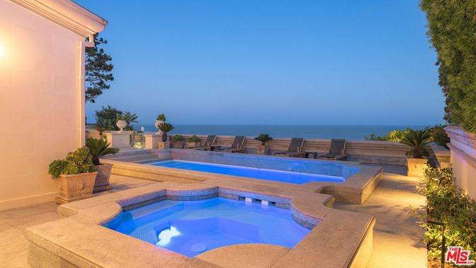 Exterior, Pool, Water
