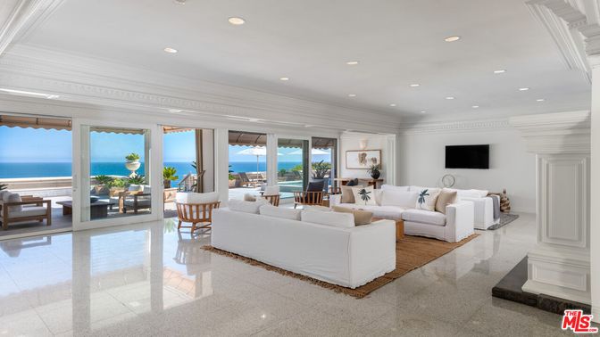 Interior, Living room, Recessed Lighting, Water