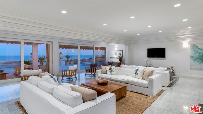Dining room, Interior, Living room, Recessed Lighting, Water
