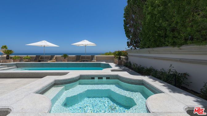 Exterior, Pool, Water