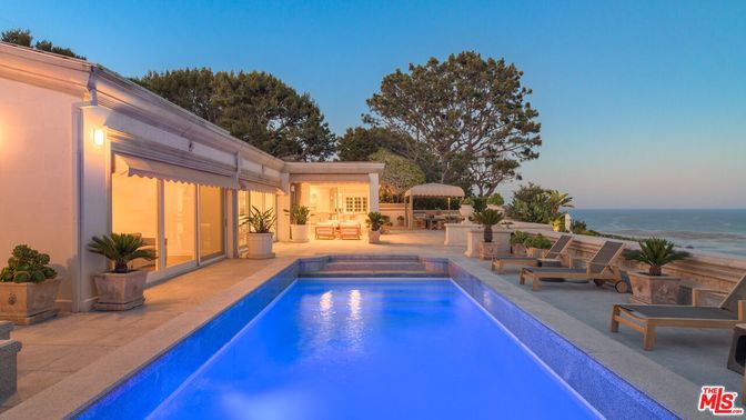 Exterior, Pool, Water