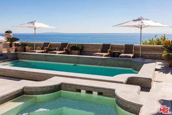 Exterior, Pool, Water