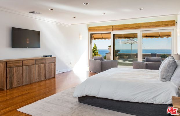 Bedroom, Interior, Recessed Lighting, Water, Wood Texture Flooring