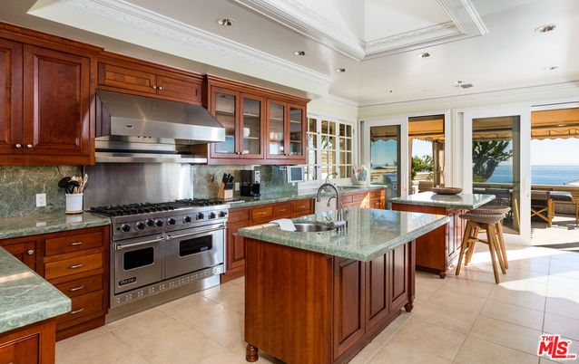 Dining room, Interior, Kitchen, Recessed Lighting, Stainless Steel Appliances, Water