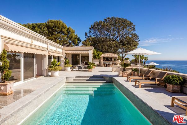 Exterior, Pool, Water
