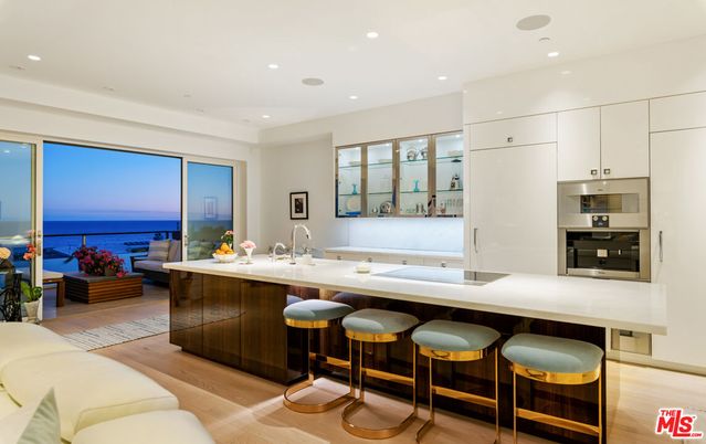 Interior, Kitchen, Recessed Lighting, Water, Wood Texture Flooring