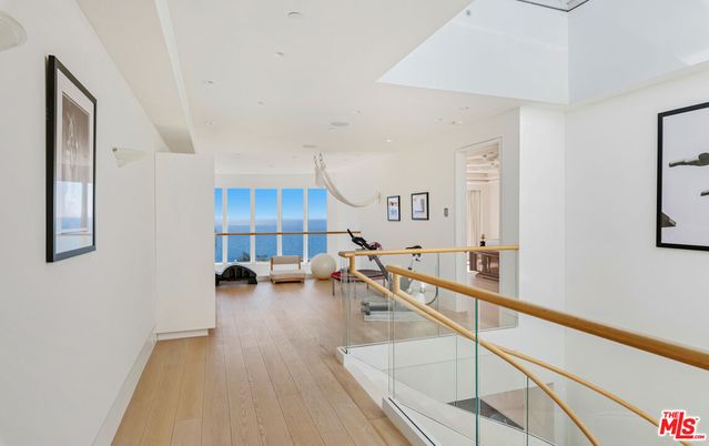 Fitness Equipment, Interior, Recessed Lighting, Wood Texture Flooring