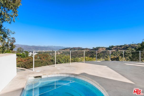 Exterior, Pool, Other