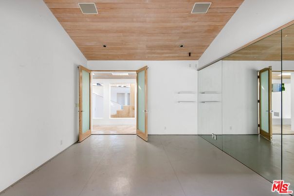 Empty room, Interior, Wooden Ceilings