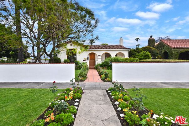 Backyard, Exterior, Facade, Spanish Mediterranean