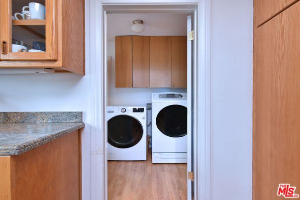 Interior, Utility Closets, Washer, Wood Texture Flooring