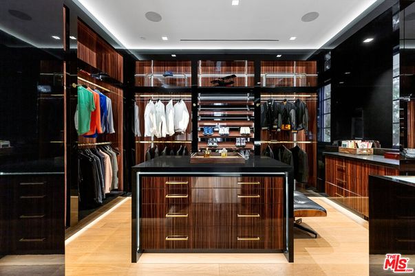 Interior, Recessed Lighting, Walk-in Closets, Wood Texture Flooring