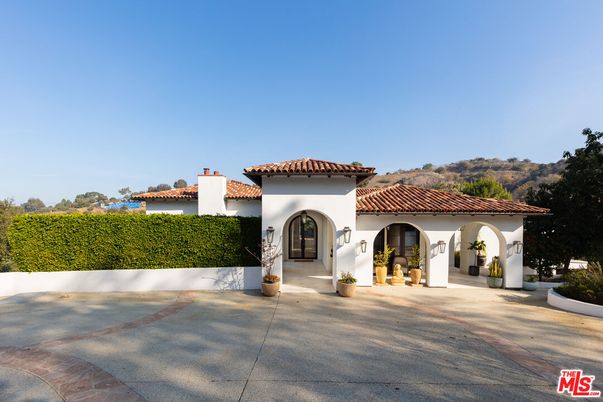 Exterior, Facade, Spanish Mediterranean