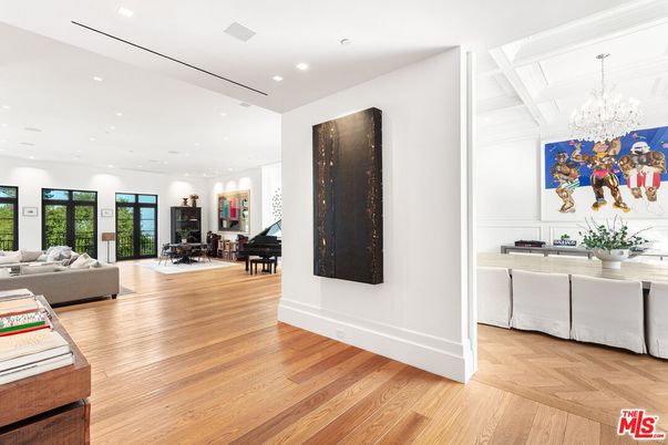 Chandelier, Interior, Living room, Piano, Recessed Lighting, Wood Texture Flooring