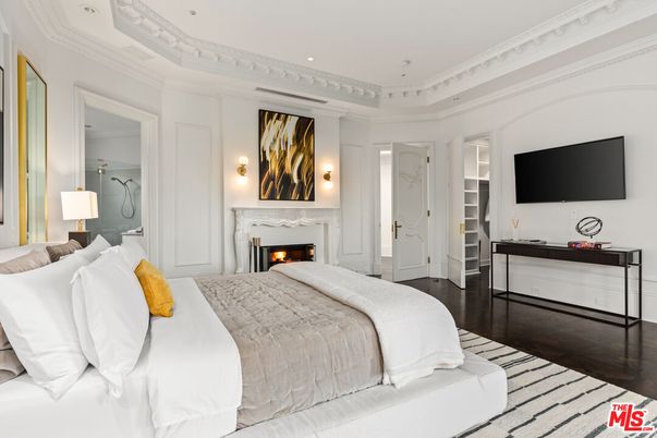 Bedroom, Fireplace, Interior, Recessed Lighting, Wood Texture Flooring