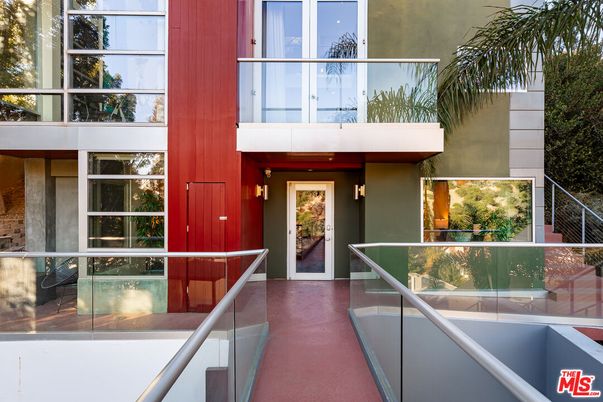 Exterior, Facade, Modern