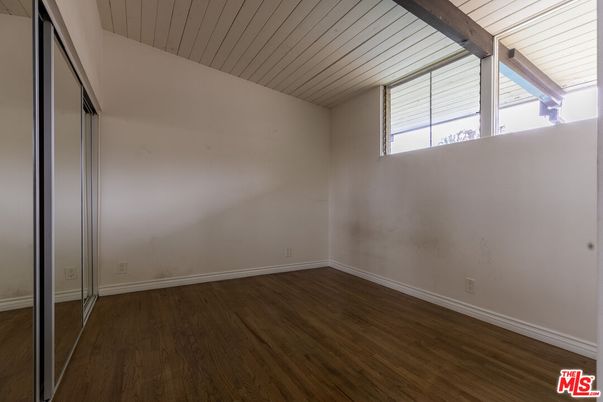 Empty room, Interior, Wooden Beams, Wood Texture Flooring