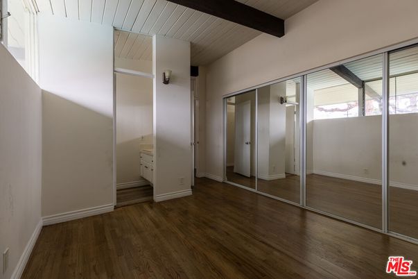 Empty room, Interior, Wooden Beams, Wood Texture Flooring