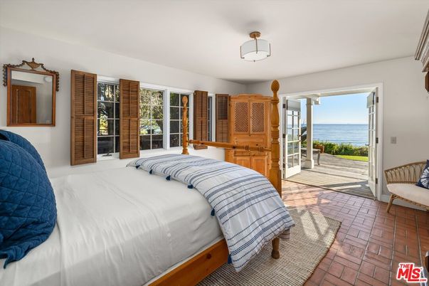 Bedroom, Interior, Water
