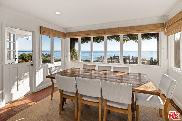 Dining room, Interior, Recessed Lighting, Water