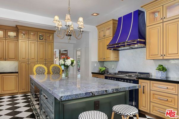 Chandelier, Interior, Kitchen, Recessed Lighting, Stainless Steel Appliances